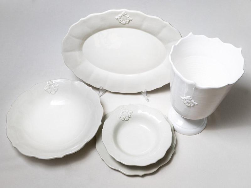Regina Collection - Plates and tableware in Italian handcrafted ceramics by Mastrogiorgio